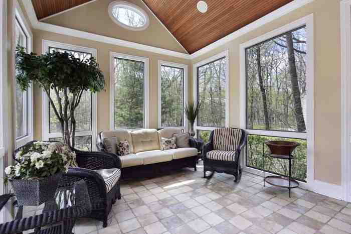 How to decorate a sunroom windows