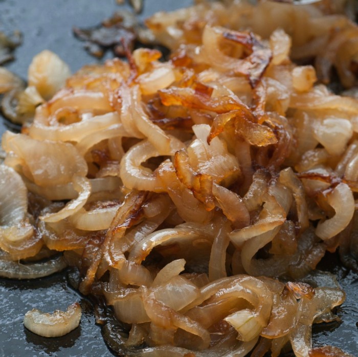 How to cook caramelized onions indian style