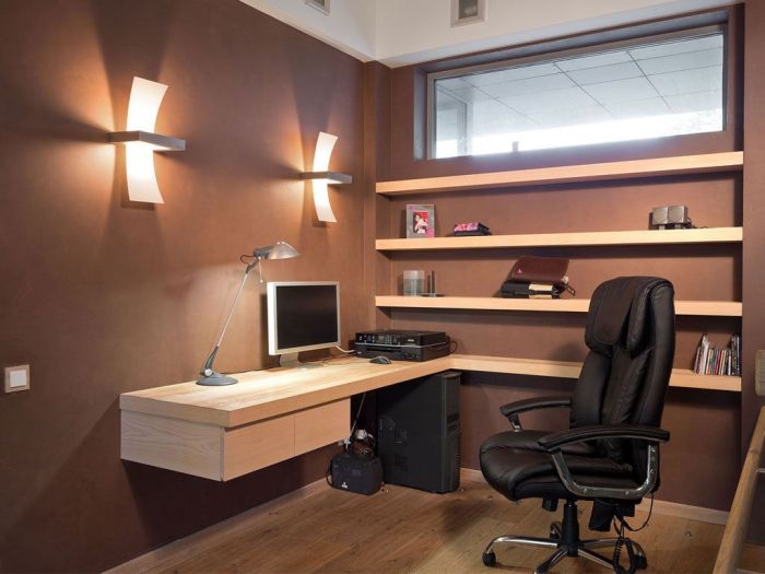 How to decorate a very small office