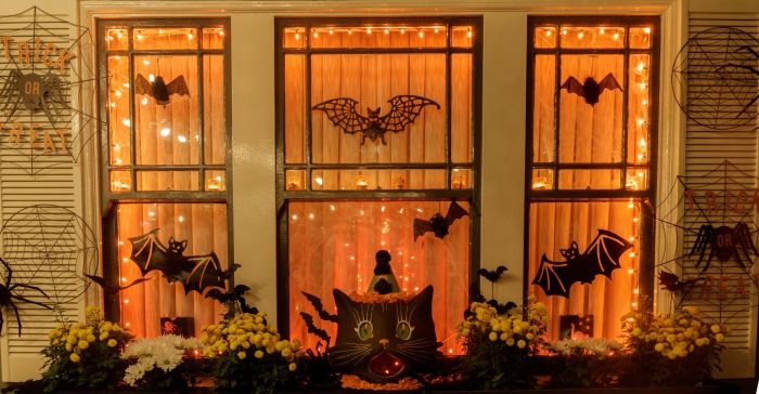 How to decorate window for halloween